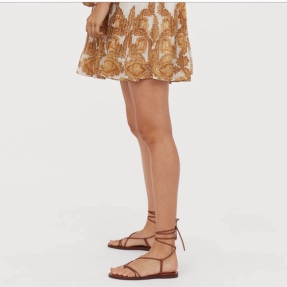 H&M bloggers favorite dress size Large - Picture 6 of 8